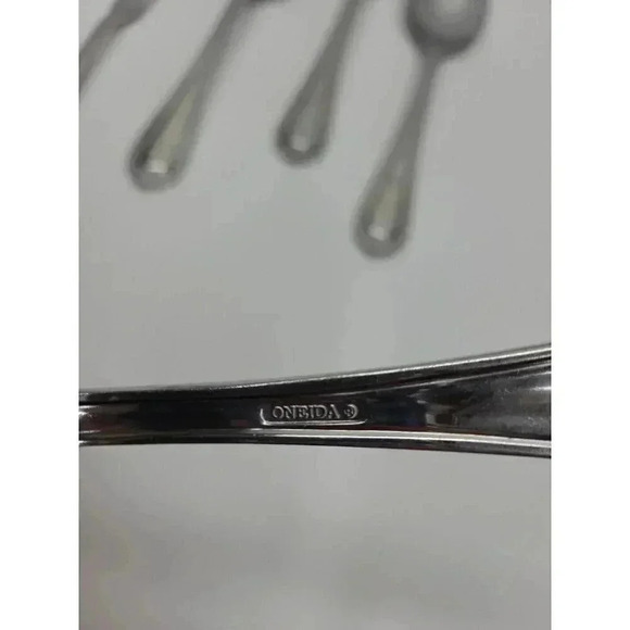 Oneida Countess Flatware Serving Set 3 Spoons, 1 Fork, 1 Butter Knife - Picture 2 of 5